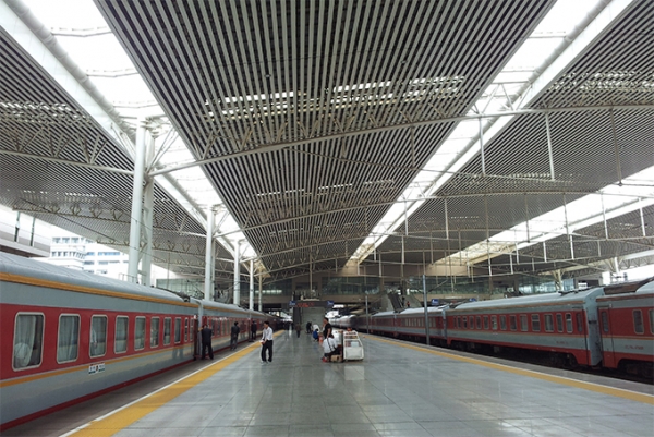 重庆高铁站雨棚管桁架工程-网架厂家
